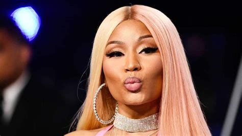 niki minaj nude|Nicki Minaj strips down in completely nude NSFW 39th birthday。